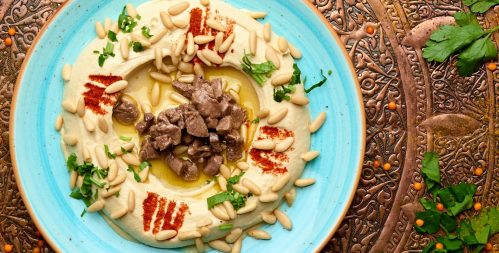 HUMUS CU CARNE SI MUGURI DE PIN